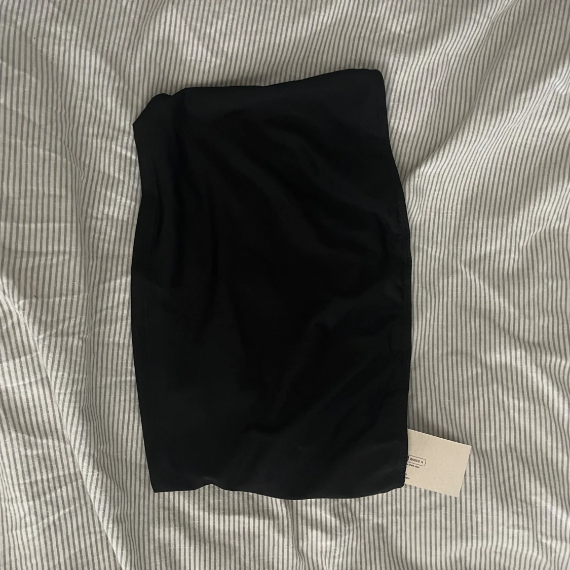 Svart topp från SHEIN BASICS - 1