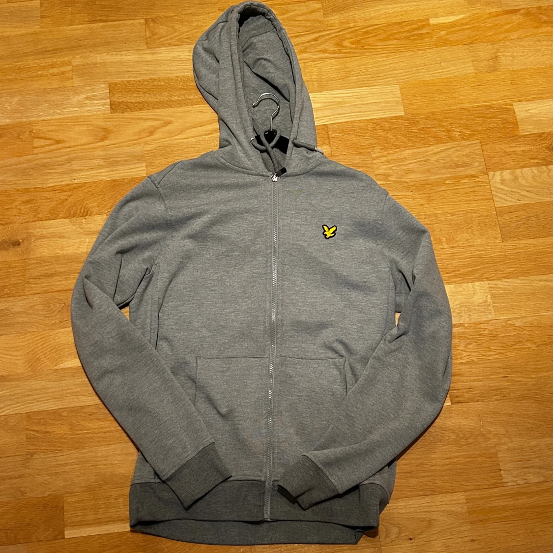 Grå hoodie från Lyle & Scott