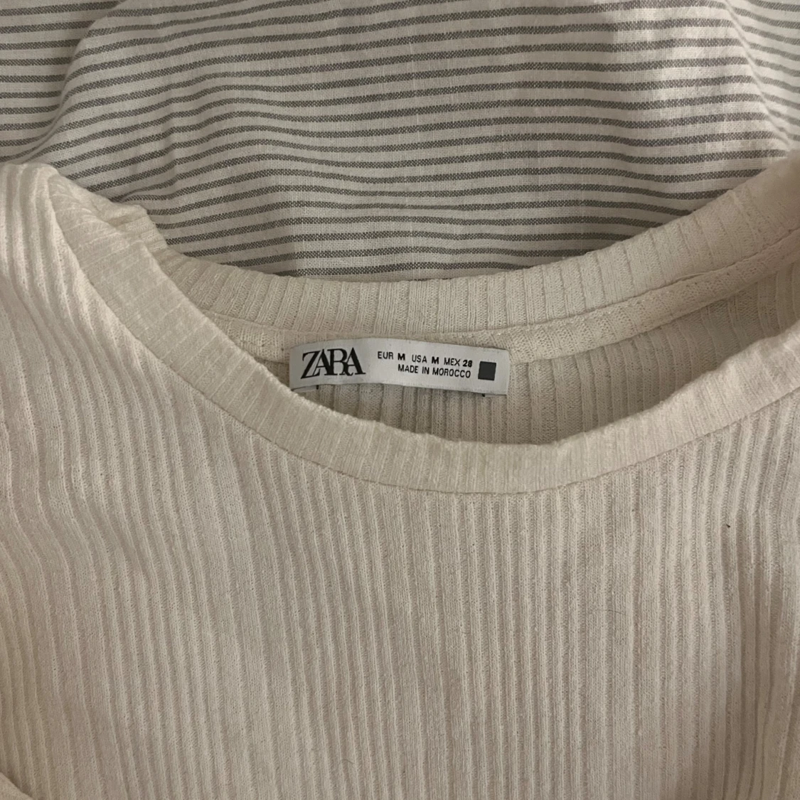 Ribbad volangblus från Zara - 1