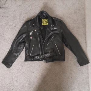 Svart biker skinnjacka - Har haft ett tag men knappt använt så den är mycket bra skick