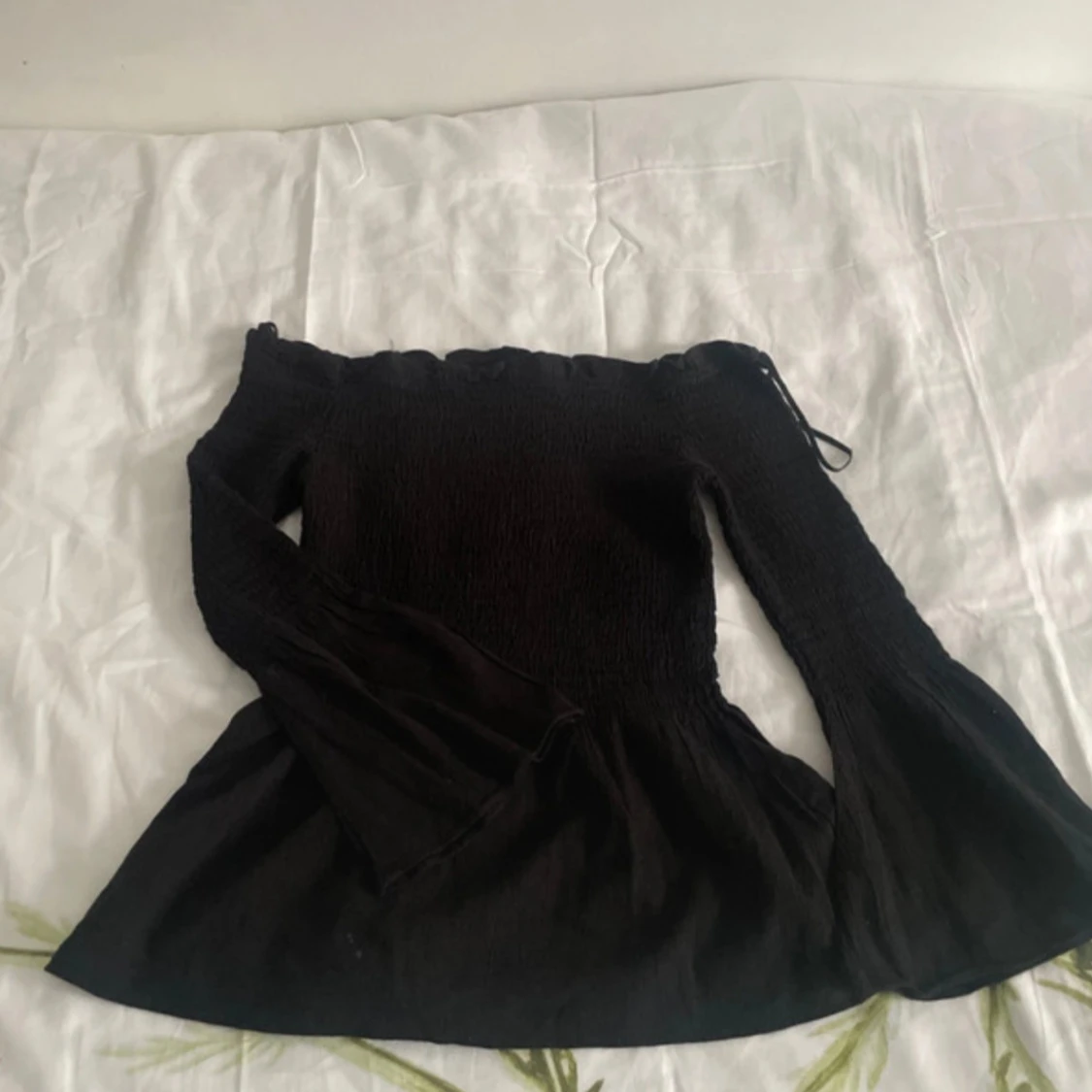 Svart offshoulder blus från Bershka - 3