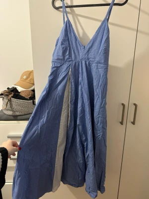 Blå långklänning - Klänning i bra skick passar till S-M 