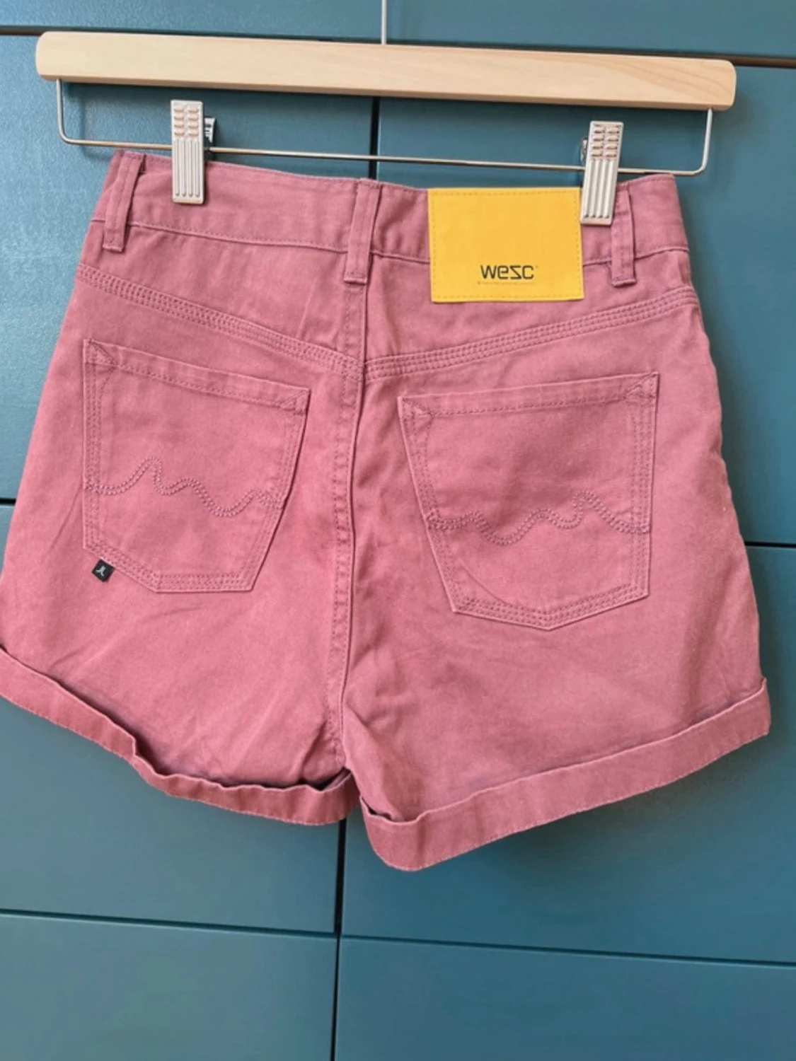 Rosa högmidjade shorts från WESC - 1