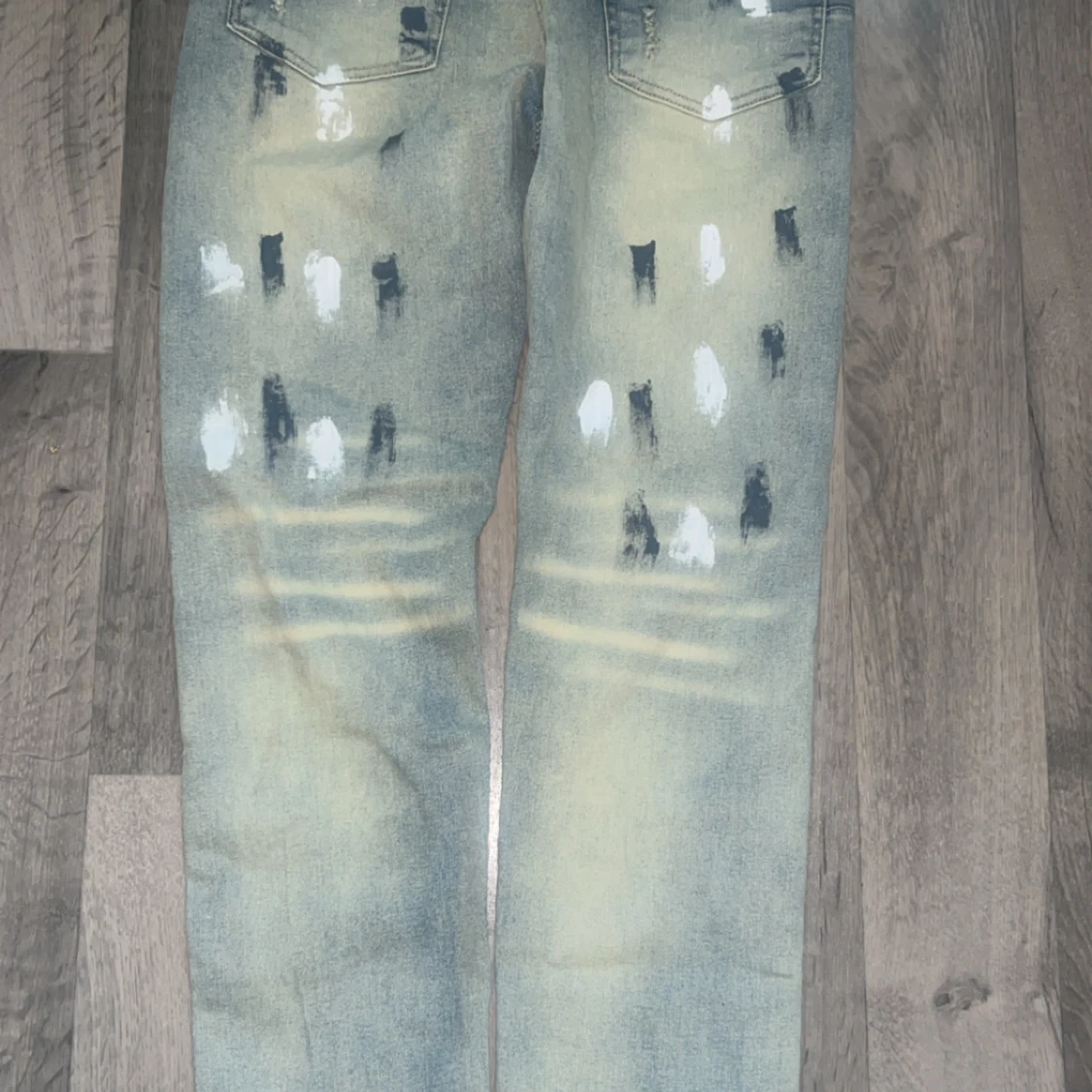 Blå jeans från Purple Brand med färgstänk - 2