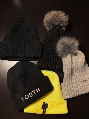 Mössor 5st - Säljer 5pack/set av mössor, knappt använda och även tvättade. Varma och bekväma 