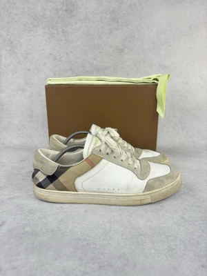 Burberry checked sneaker - – Condition: 7/10  – What is included: Only the sneakers  – Retail price: 6800 SEK
