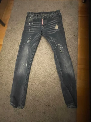 Dsquared2 jeans, kom med bud - Schysta dsq2 jenas sitter lite slim men riktigt schysta inget fel på dem inga skador eller annat