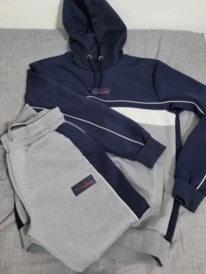 Nike&Mckenzie - Bor i Handen.