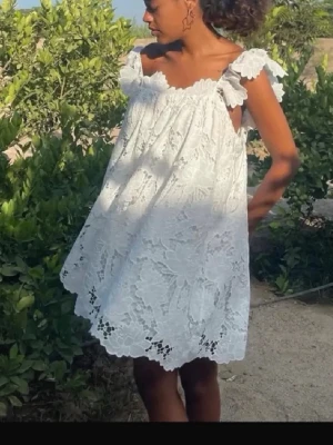 Spetsklänning  - sååå fin klänning med spets🌸🌸🌸från hm 