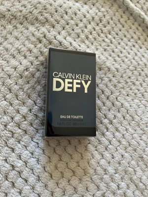 Calvin Klein Defy 50ml EdT - Calvin Klein Defy Eau de Toilette, 50 ml. Helt ny, oöppnad. 