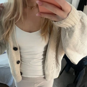 Beige kofta  - Säg beige kofta🩷🩷🩷