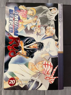 Samurai Deeper Kyo Vol. 20 - Följ med på ett episkt mangaäventyr fyllt av samurajer, action och spänning! Perfekt för dig som gillar intensiva strider, starka karaktärer och dramatiska vändningar. En manga som passar unga vuxna som vill ha något riktigt fängslande.
