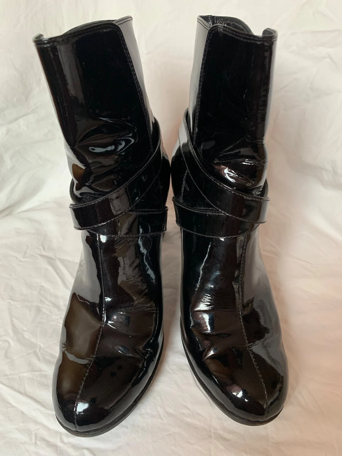 Svarta lackstövletter med klack - 2