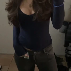 Intimissimi tröja❤️ - Superfin tröja från Intimissimi som är v ringad, går att ha åt båda hållen, första bilden är lånad💕Köpt på zalando för 570kr, tröjan har inga defekter