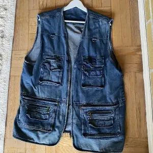 Fin jeansväst köpt på second hand. Oversized modell.