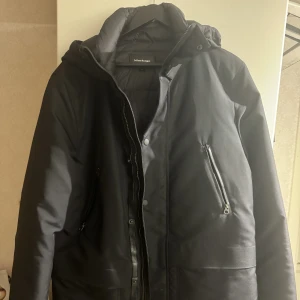 Mackage jacka - Intressekoll!! Jätte snygg och rejäl vinter jacka från Mackage. Köpt för runt  16 000. Skriv gärna privat för fler bilder🤗pris kan diskuteras så lägg ett förslag!!