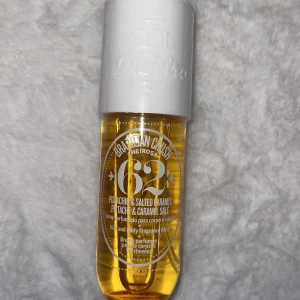 Sol de janeiro bodymist - Bodymist från sol de janeiro 62, 240ml. Säljs pga att den inte kommer till någon användning, oöppnad. Köparen står för frakten!!