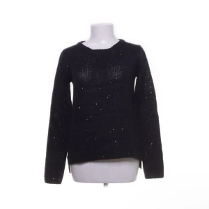 Glittrig stickad tröja - Köpte tröjan från Sellpy men den var tyvärr för liten💕