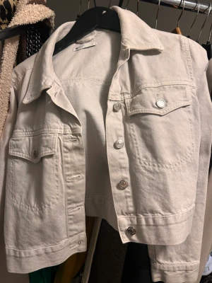 Jeans jackor  - Tre jeans jackor, ta alla tre för 300 Annars varje för 125