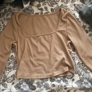 Beige topp - En rosa beige croppad topp🤍