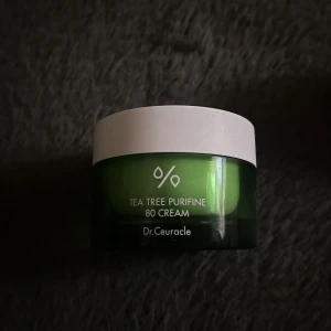 Ansiktskräm  - Oanvänd kräm från dr.ceruacle i 50 ml  Håller inget så först till kvarn gäller  Vill ha swish innan jag skickar paketet  200 kronor inklusive frakt