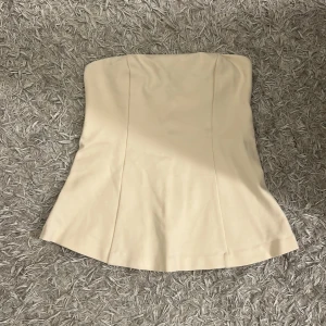 Topp - Supersöt topp från gina som inte kommit till användning, endast använd en gång så superfint skick!