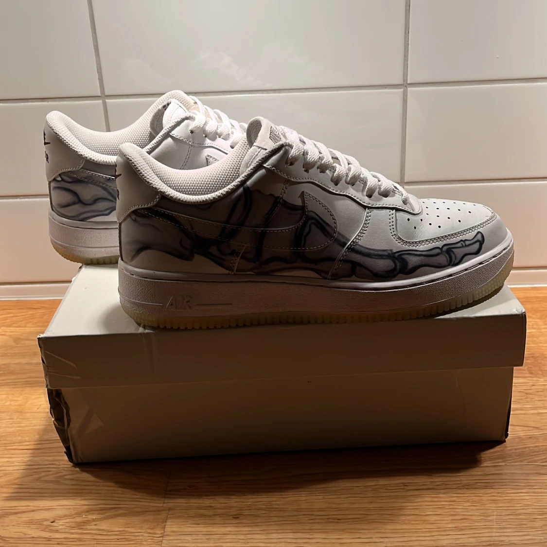 Air force 1 skeleton vit 