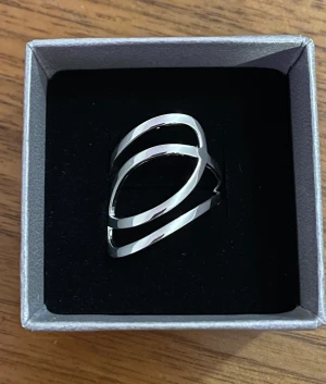 Äkta silverring 925 - Äkta silverring stämplad 925, aldrig använd, ny