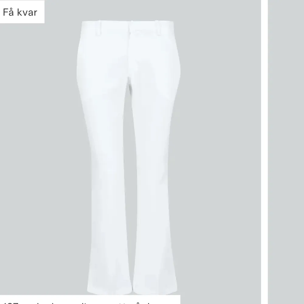 Säljer dessa kostymbyxor fast vita i storlek 34 från Bikbok, endast testade så i nyskick💗 Säljer pga att dem tyvärr aldrig kommer till användning. Nypris är 500kr🥰 Kom privat för fler bilder. Jeans & Byxor.