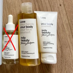 Indy Beauty produkter  - Säljer tre produkter från Indy Beauty. Man kan köpa allt eller styckvis❤️‍🔥 Den längst till höger är öppnad, men inte testad då jag endast ville känna om det var nån doft🤍
