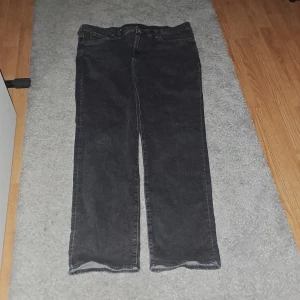 Baggy jeans - Orsaken till att jag säljer är att jag inte använder de