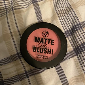 MATTE blush shade on the edge W7 - W7 rogue i färgen on the edge, knappt använd