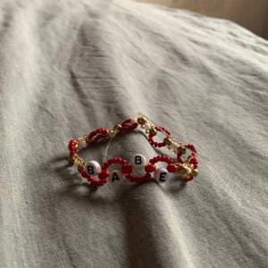 Friendship bracelet  Låt:Babe 40kr st 3 för 100kr