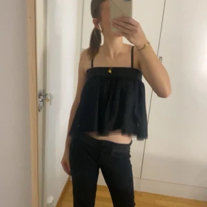 Svart Topp - En svart topp man även kan använda som en kjol, nästan aldrig använd 