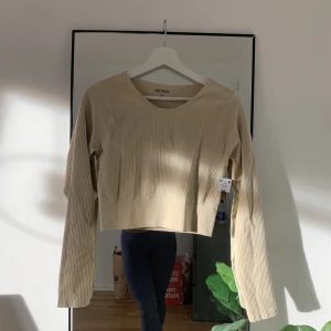 Oanvänd träningströja  - Beige frön Gina! Oanvänd! 