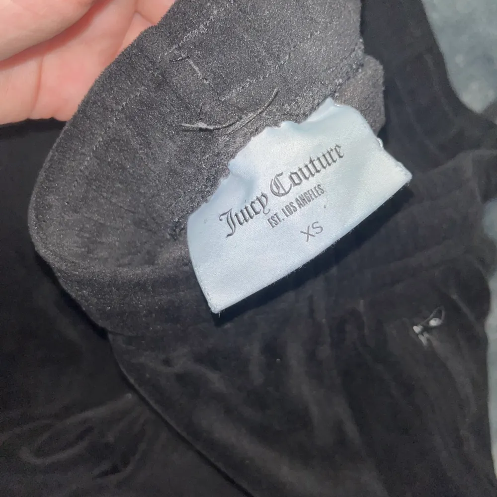 Använda några gånger, svarta juuuu byxor. Säljer för 200 kr köptes för 1200kr. Jeans & Byxor.