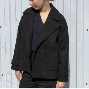 Kappa - Säljer min designbysi kappa i storlek xs/s!! Fint skick😚