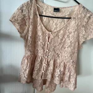 Spetstopp  - Sötaste toppen i spets från Ginatricot 