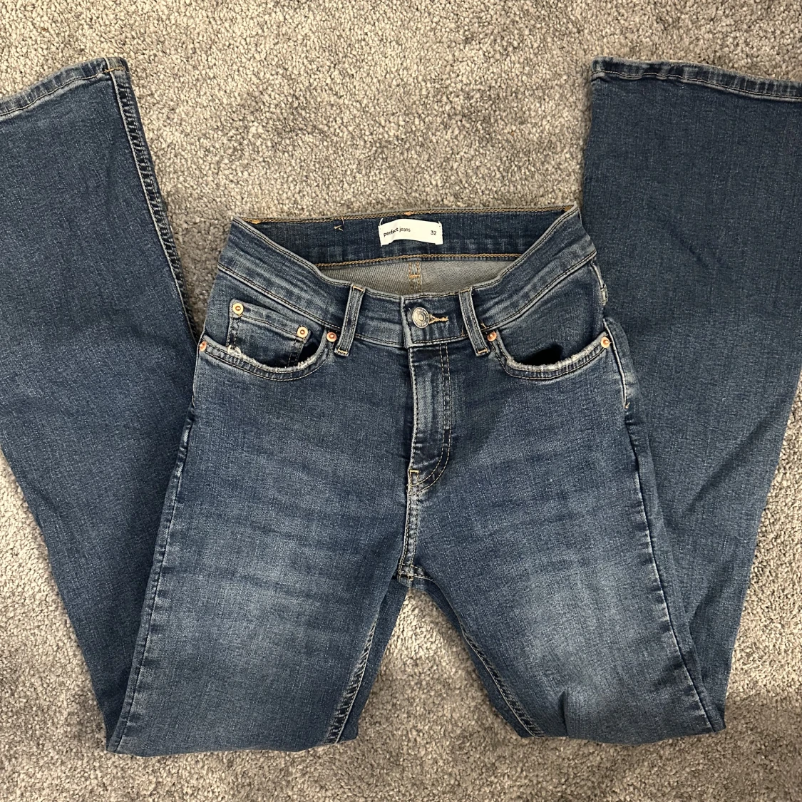 helt nya Gina jeans - 90