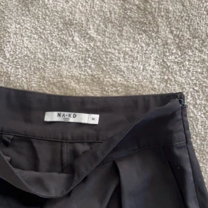 Utsvängda byxor - Tyvärr för stora derflr ingen bild på… köparen står för frakten! Kan försöka leta upp gamla bilder för se hur det ser ut vid intresse!