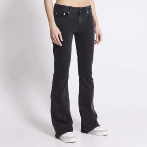 As snygga lågmidjade bootcut jeans från lager 157, storlek XXS extra lenght, använda 1 gång👌🏼250kr vid snabb affär