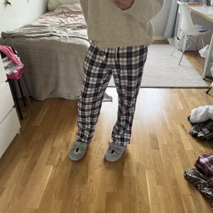 Pyjamas byxor 💗 - Svart och vita pyjamas byxor 💗 använt 5-10 gånger 💗
