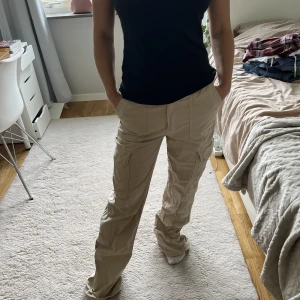 Cargo byxor 💗 - Använt 5-10 gånger 💗skriv prisförslag till mig🫶