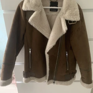 Brun Jacka - Använd men inga defekter💕 