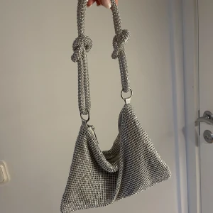 Glittrig väska  - En glittrig väska🫶🏼