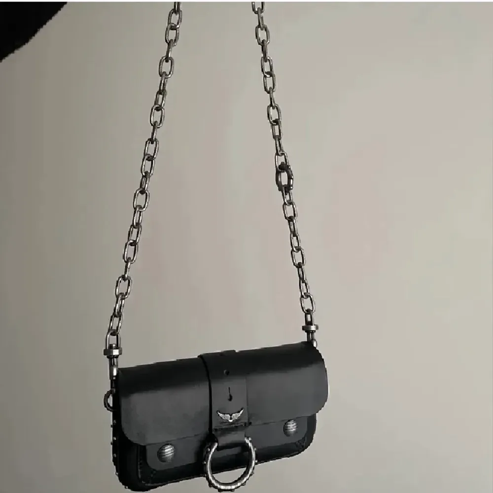 Säljer min super snygga ”Kate Wallet Bag” från zadig. Nypris ca 4300kr. Pris kan diskuteras. Inga defekter!💞. Väskor.