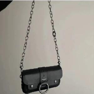 UNIK ZADIG VÄSKA! - Säljer min super snygga ”Kate Wallet Bag” från zadig. Nypris ca 4300kr. Pris kan diskuteras. Inga defekter!💞