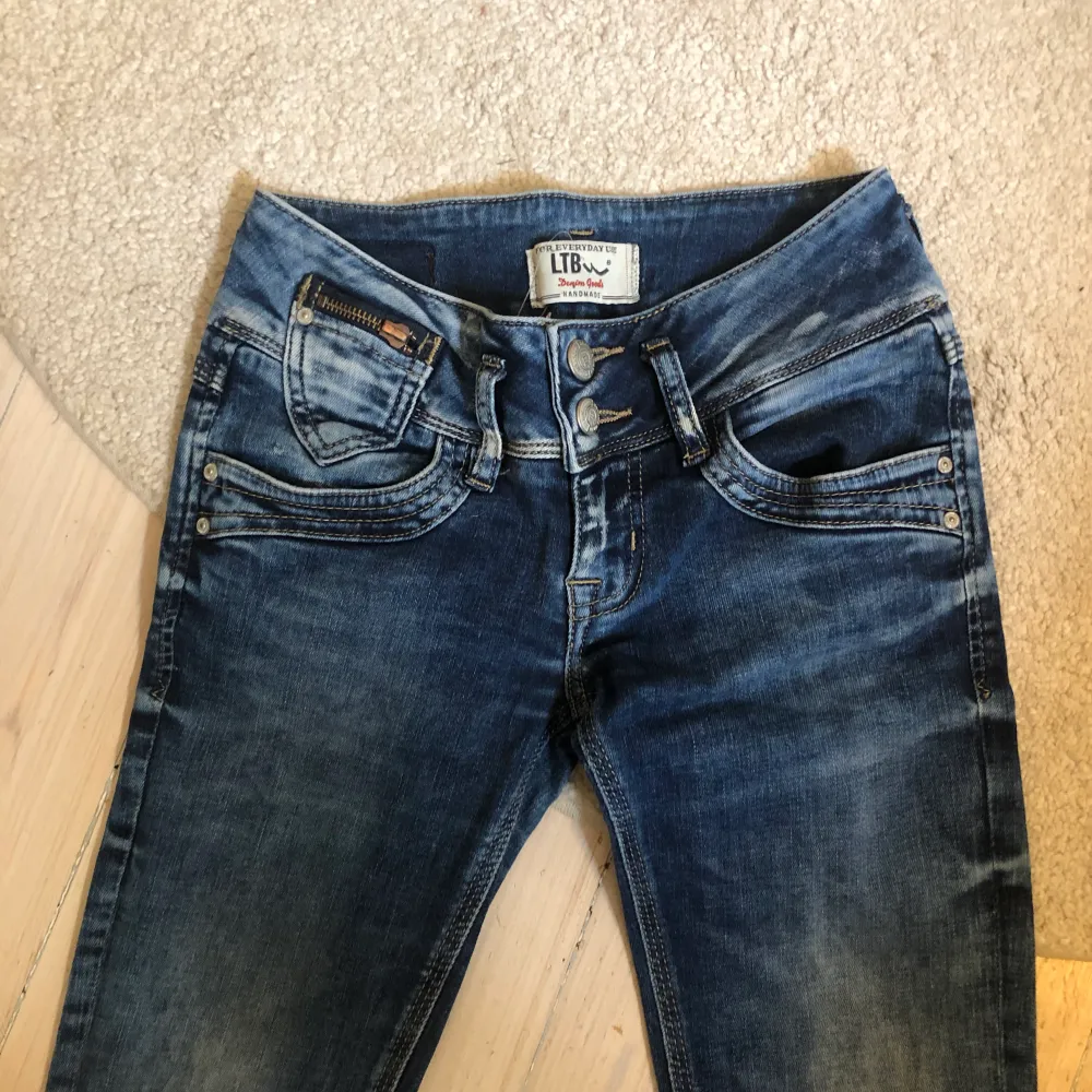 Jättesnygga Ltb jeans i färgen blå storlek 24/32, de är för små för mig och det är därför jag säljer💓 . Jeans & Byxor.