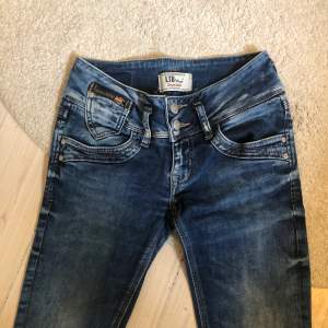 Jättesnygga Ltb jeans i färgen blå storlek 24/32, de är för små för mig och det är därför jag säljer💓 