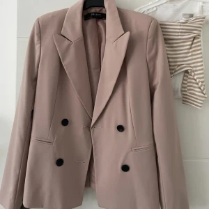 Rosa kavaj - Rosa kavaj från zara Aldrig använd 